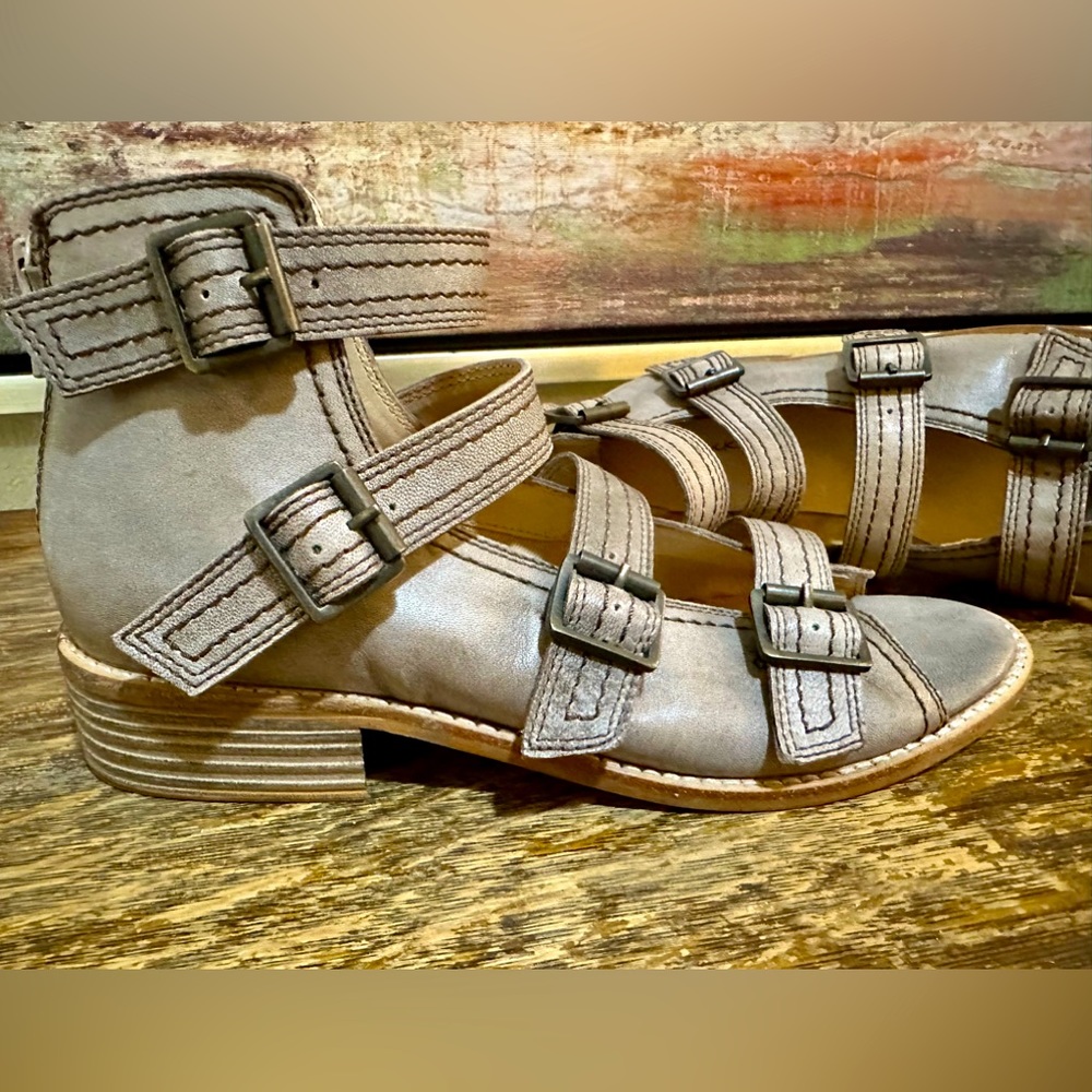 🌸Gimmicks Leather Sandal by BKE Buckle